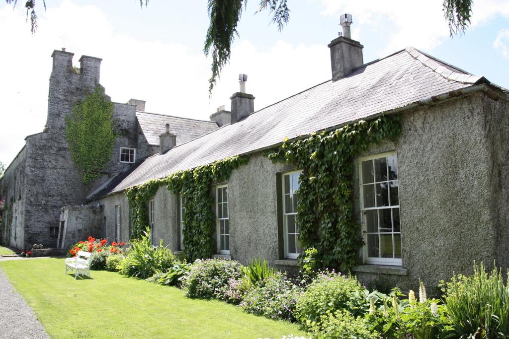B&B  in irish castle garden - Life is a Journey